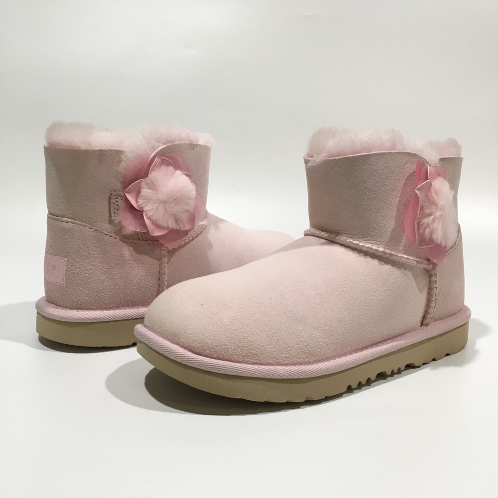 UGG Mini Bailey II Cactus Flower Boots -Shell Pink Sheepskin -Big Kids US 4